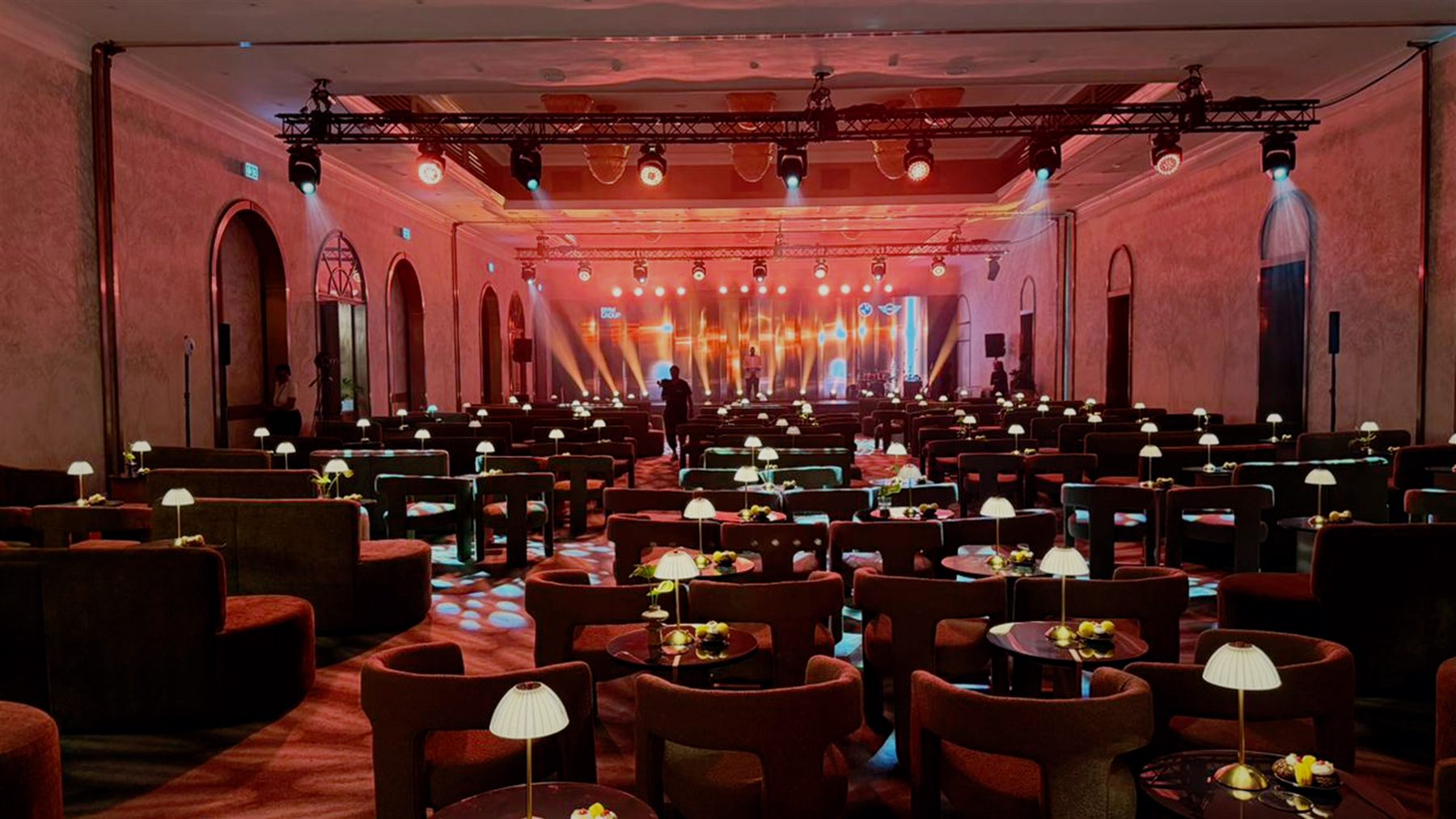 BMW Retailer of the Year 2025 — stage configuration