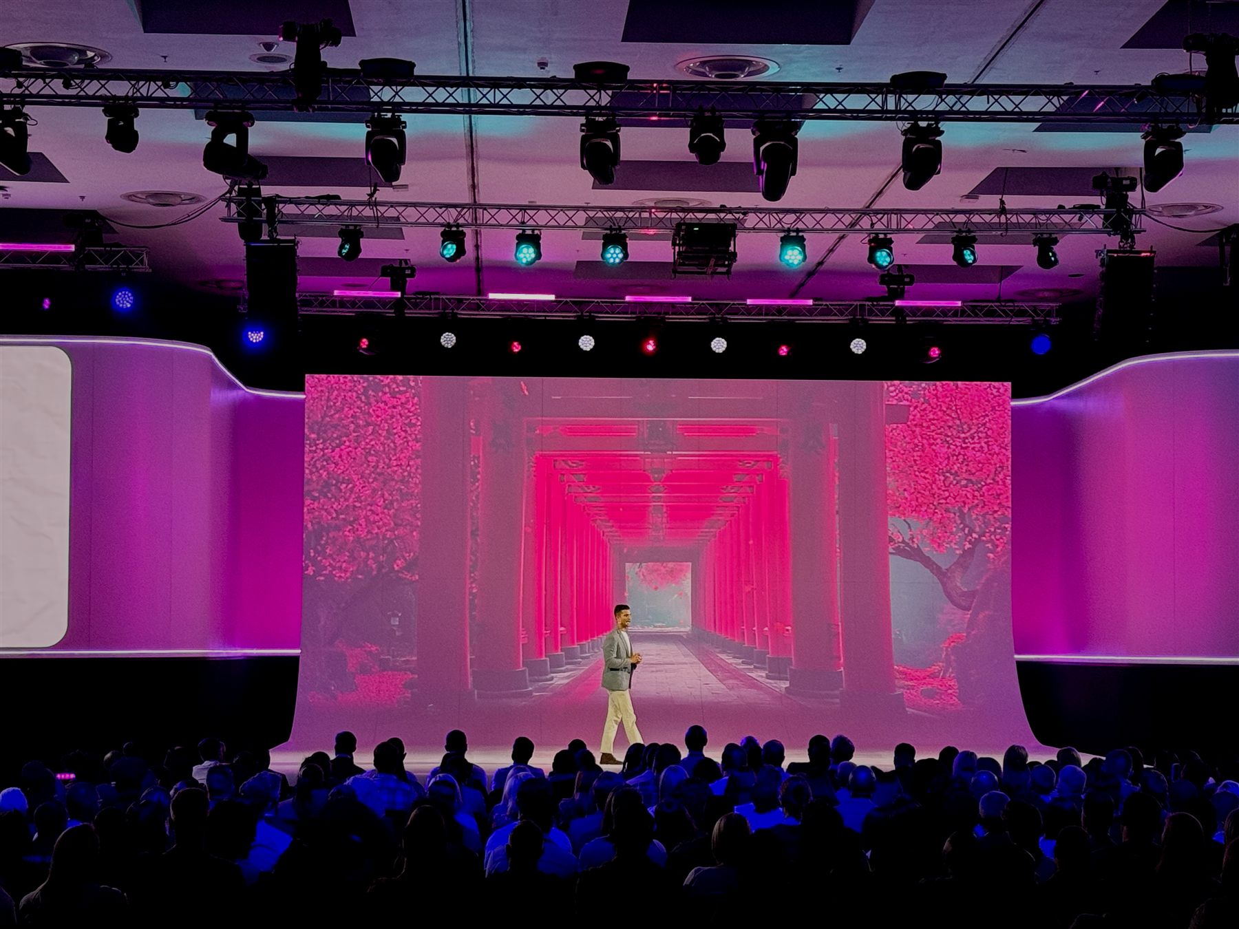 Discovery Conference — panel discussion stage lighting and LED screen design
